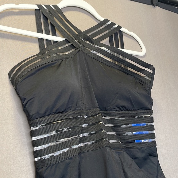 Hilor Black One Piece Front Crossover Swimwear - Picture 2 of 5